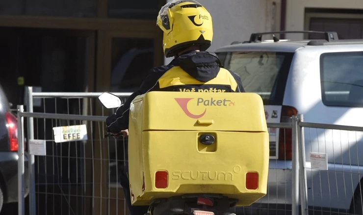 Poštari na motorima