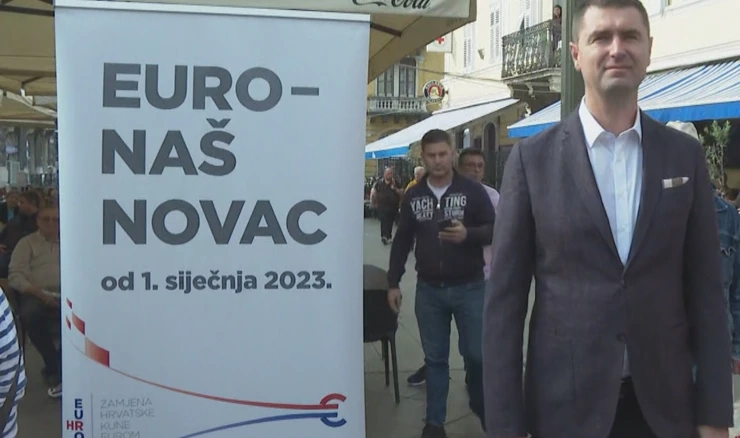 Ministar Filipović na informativnoj kampanji "Euro naš novac" u Rijeci