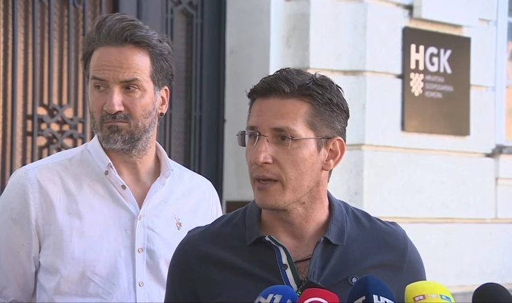 Saborski zastupnici Mosta održali su konferenciju za novinare ispred sjedišta HGK