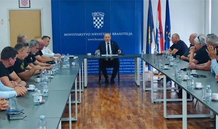 Ministar Medved na sastanku s hrvatskim braniteljima