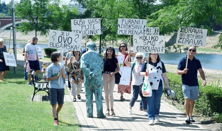 Sisak: Prosvjed inicijative "Siščani ne žele biti smetlišćani" 