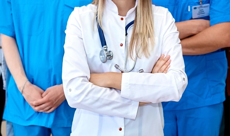 Troje liječnika i 13 sestara s diplomama iz Kragujevca
