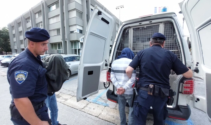 Obojici policajaca osumnjičenih za silovanje određen istražni zatvor