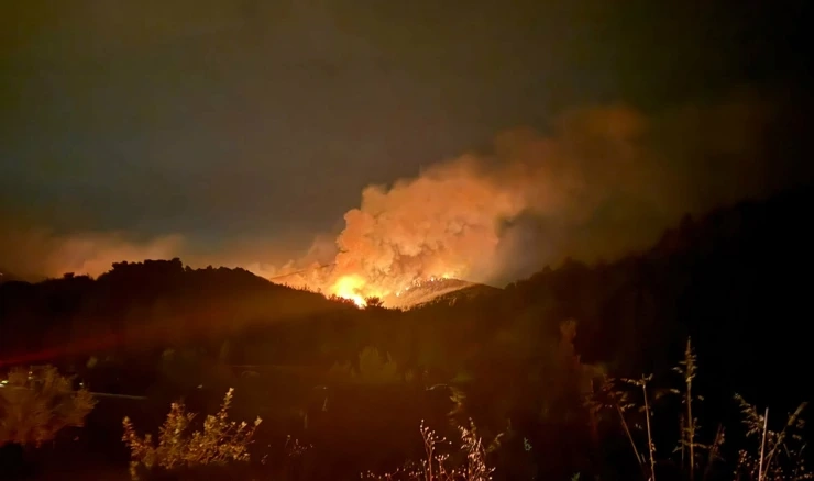 Dva požara na Korčuli spojila se u jedan, na terenu 170 vatrogasaca