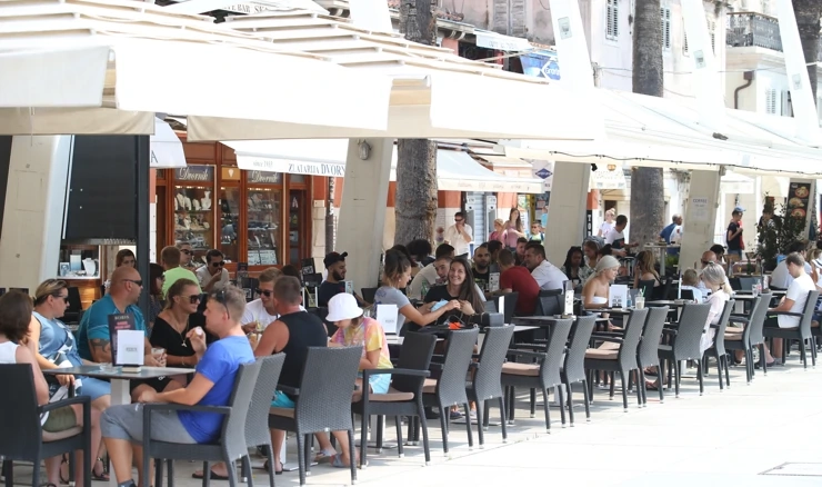 Hoće li Splićani nositi maske i na otvorenom?