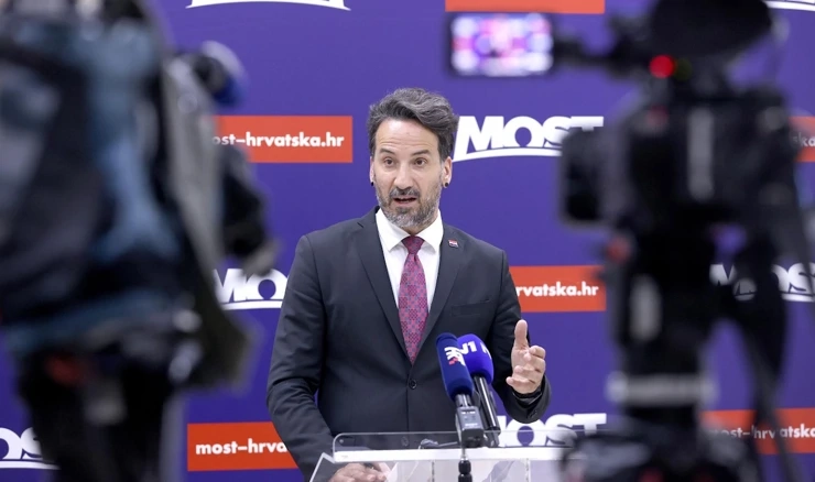 Ukupna vrijednost ugovora bez otvorenih natječaja bila je najmanje 4,78 milijuna eura, ističe Miletić