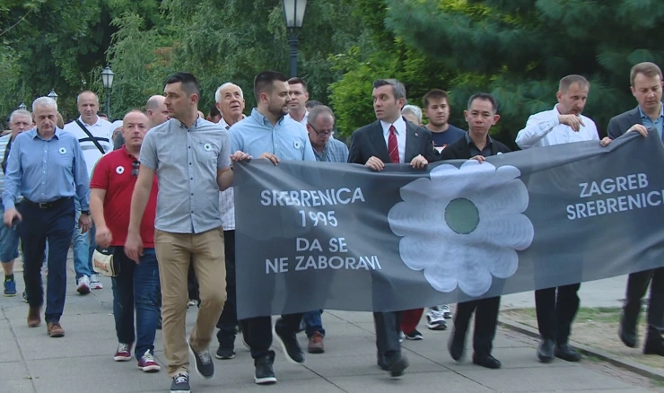 Zagreb: Mimohod sjećanja na Srebrenicu