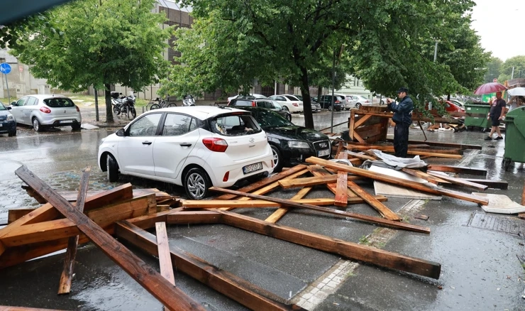 Nevrijeme u Osijeku, srušila se skela
