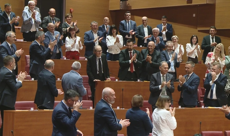 Gromoglasan pljesak za Radina u Saboru