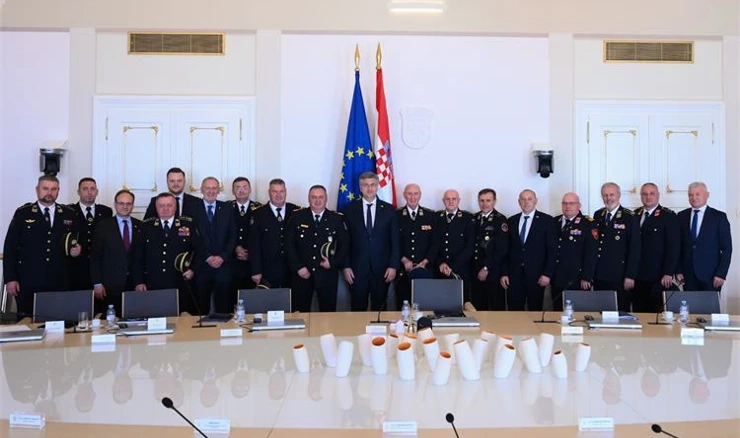 Premijer primio predstavnike vatrogasaca