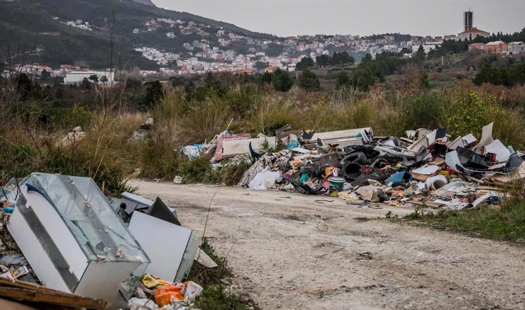 Divlji deponij otpada u Splitu