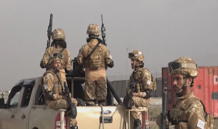 Talibanski borci sve više izgledaju poput američkih komandosa - uniformirani i s američkim oružjem, u američkim vozilima.