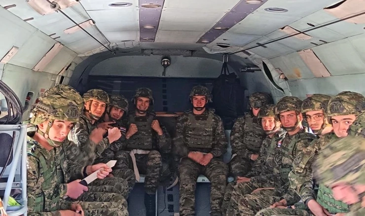 Ročnici u Vinkovcima uvježbavali transport vojnim helikopterom