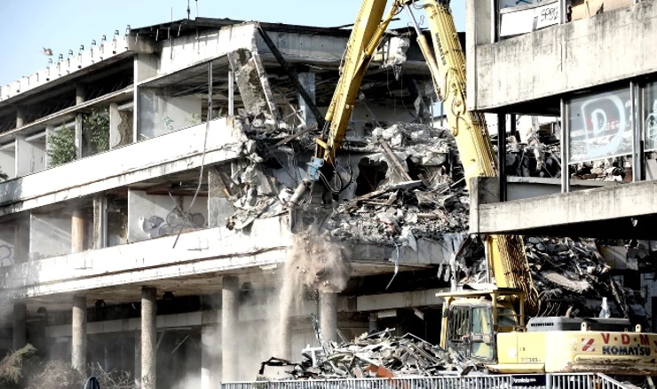 Rušenje stare zgrade Zagrebačke banke u Paromlinskoj 