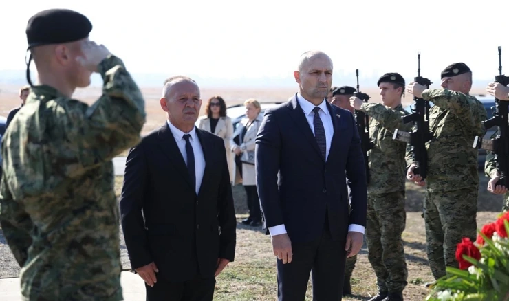 Polaganjem vijenaca obilježena 35. obljetnica okupacije Orlovnjaka