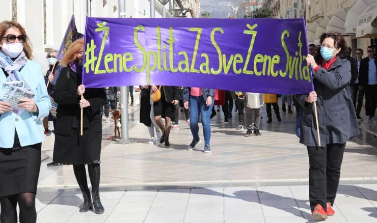 Jučer je u Splitu održan prosvjedni mimohod 'Žene Splita za žene svita'