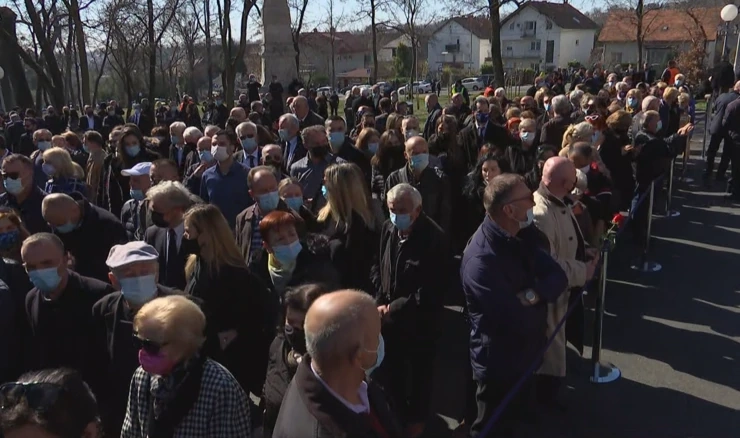 Preko tisuću ljudi na ispraćaju Milana Bandića