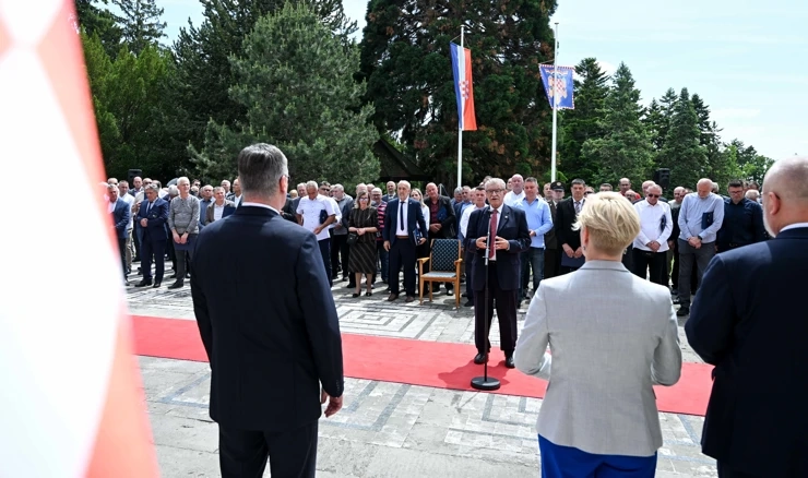 Predsjednik odlikovao darivatelje krvi