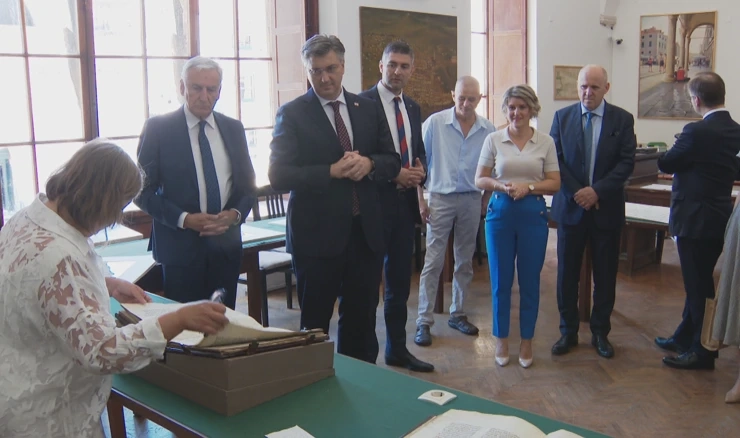  Premijer Plenković obišao je državni arhiv u dubrovačkoj palači Sponza
