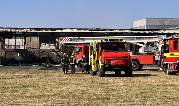 Strašan požar buknuo je sinoć na zagrebačkom Žitnjaku