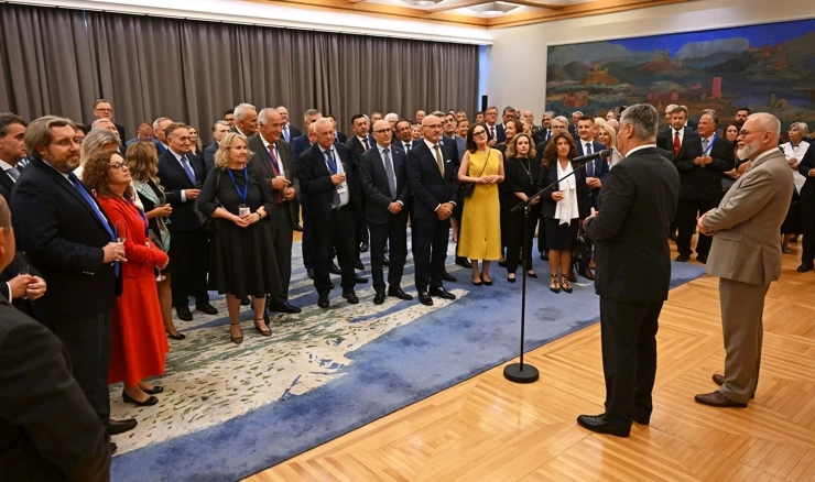 Predsjednik Milanović s hrvatskim diplomatima uoči tradicionalne konferencije