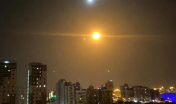 Presretanje iranskih raketa (Fotografija izoštrena s pomoću AI-ja)