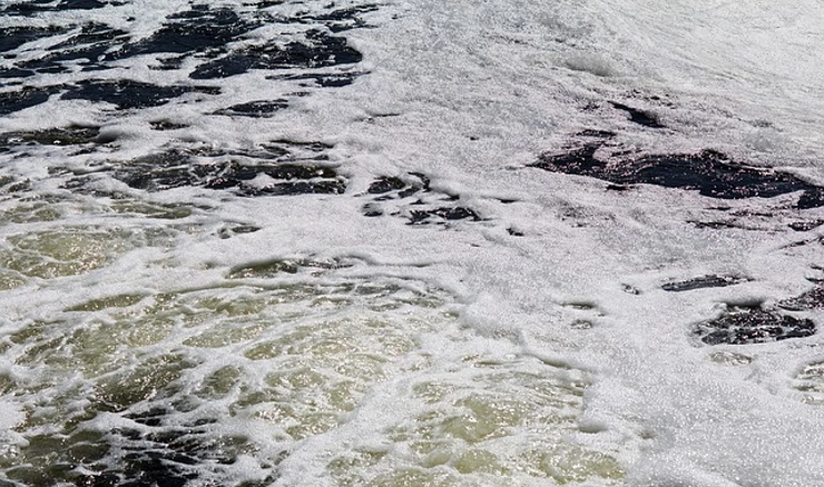 Ekološki incident u moru na Bačvicama