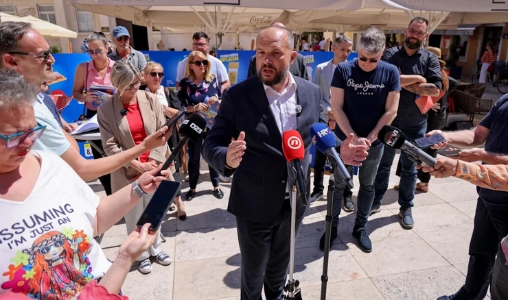 Hajdaš Dončić je podsjetio da SDP i Možemo! već četiri godine predlažu mjere poput poreza na ekstraprofit