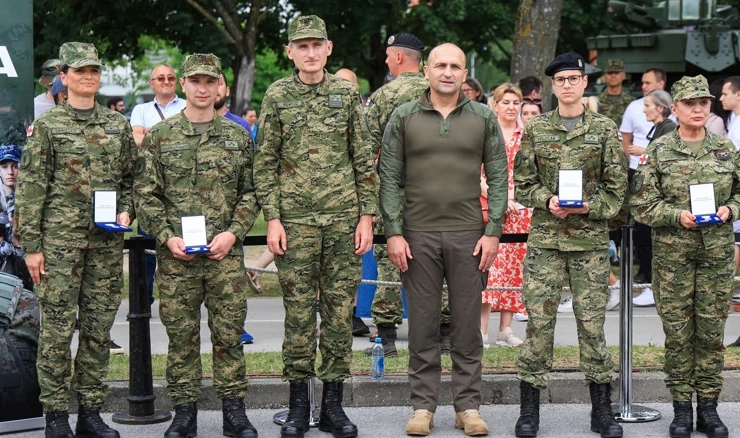 Medalje pripadnicima Vojno-zdravstvenog središta koji su spasili život dječaku