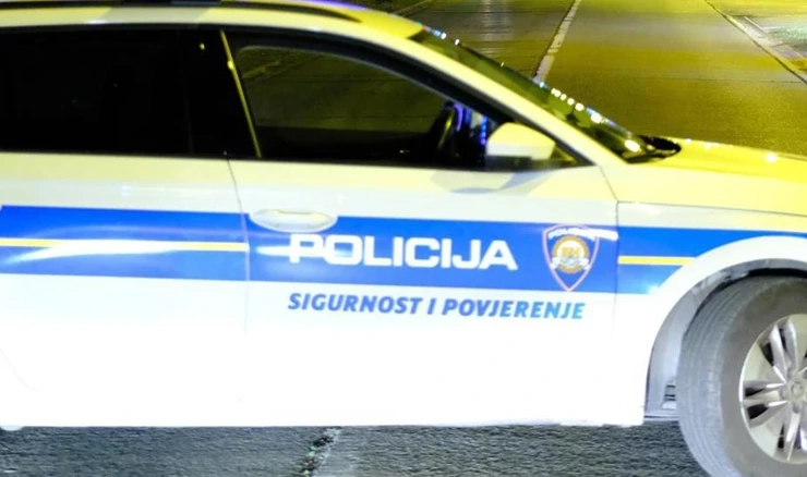Policajac van službe pijan izazvao nesreću s dvoje ozlijeđenih na autocesti