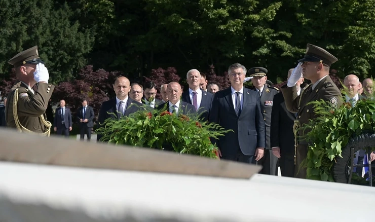 Polagane vijenaca povodom Dana državnosti