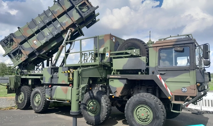 Oružje koje bi se moglo preusmjeriti uključuje presretačke rakete sustava za protuzračnu obranu