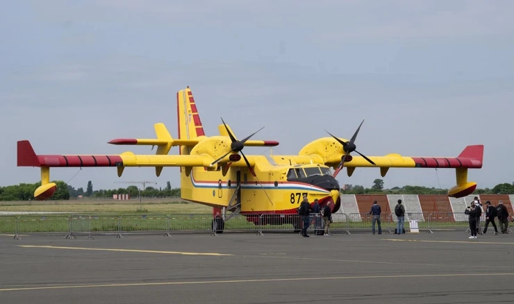 Protupožarni avion Canadair CL-415