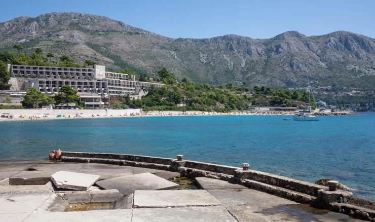 Plaža i bivši turistički kompleks u Kuparima
