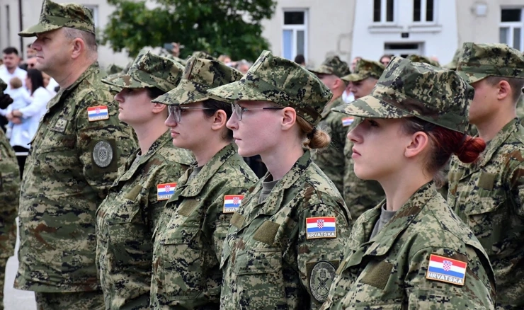 Što donosi Zakon o službi u oružanim snagama i obrani ?
