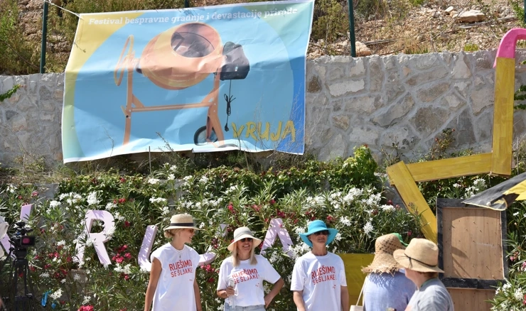 U uvali Vruja počeo je Festival bespravne gradnje i devastacije prirode