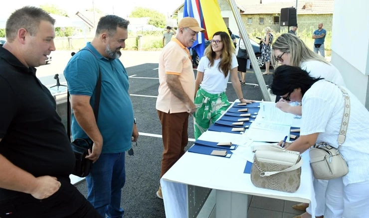 U Sunji predani ključevi 19 stanova korisnicima do izgradnje njihovih kuća