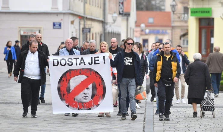 Prosvjed ispred Nastavnog zavoda za hitnu medicinu Varaždinske županije