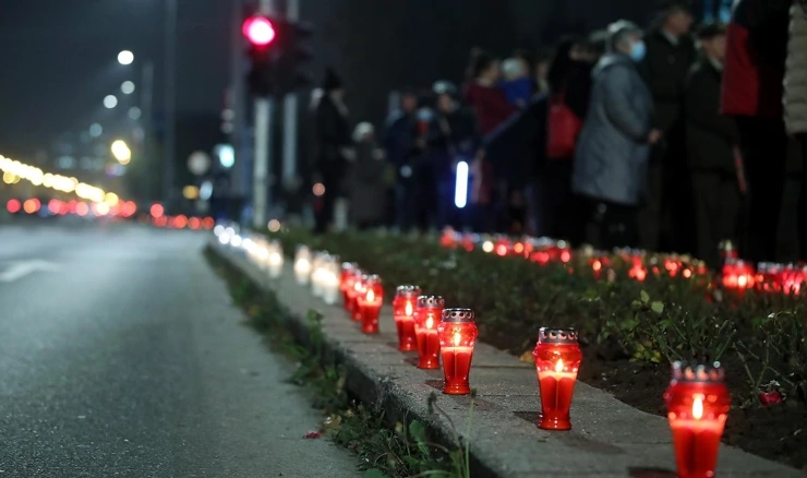  Zagreb: Građani pale svijeće u znak sjećanja na Vukovar  
