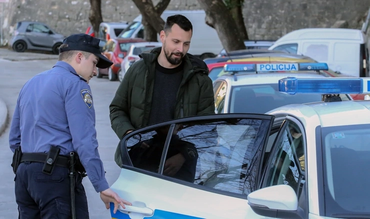  Split: Dogradonačelnik Ivošević priveden zbog pokušaja sprječavanja rušenja stabla 