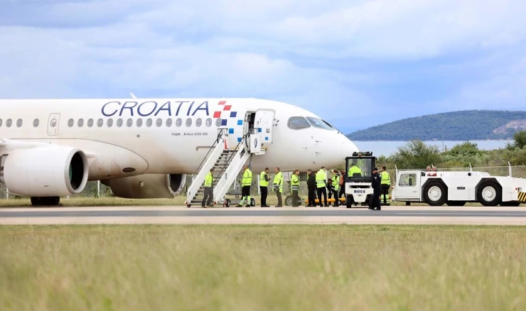 Airbus A220-300, registracijske oznake 9A-CAN