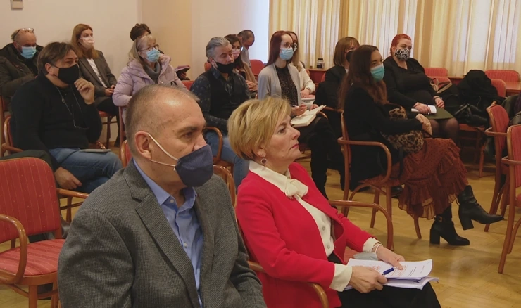 Reklamiranje nezdrave hrane u terminima kad djeca gledaju TV