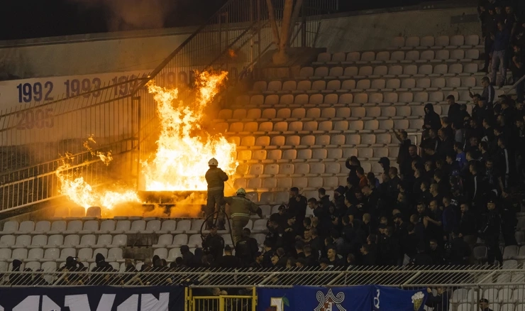 Požar na tribini nakon utakmice Hajduka i Dinama