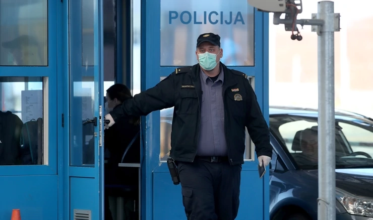 Policajac na graničnom prijelazu