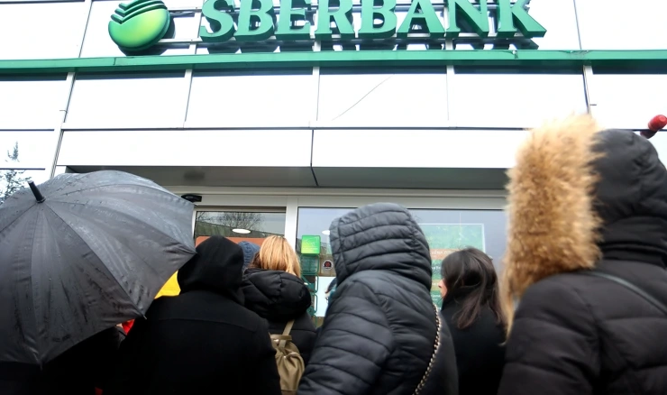Gužva ispred poslovnice Sberbanke
