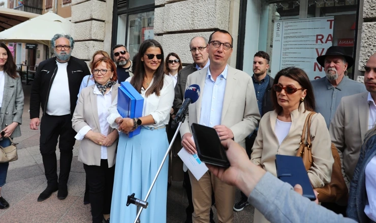  Rijeka: Marko Filipović predaje skupljene potpise za izbore 