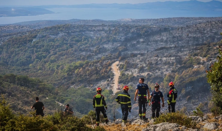 Još traje očevid na požarištu na Braču
