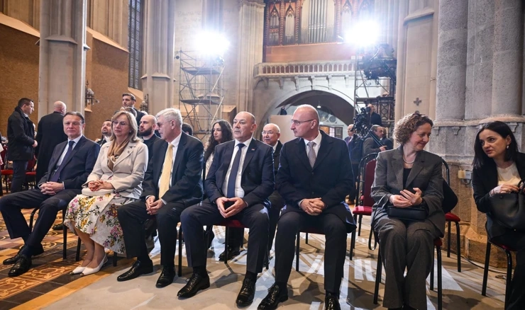 Uskrsna sveta misa u Katedrali