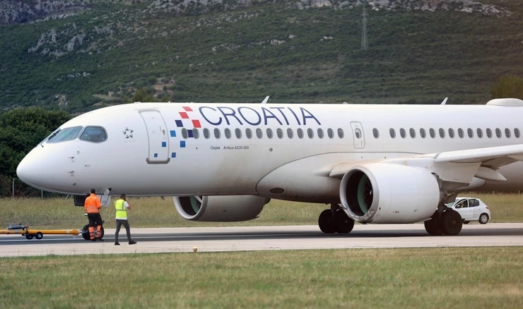 U zrakoplovu je bilo 132 putnika i 5 članova posade, ali nitko nije ozlijeđen