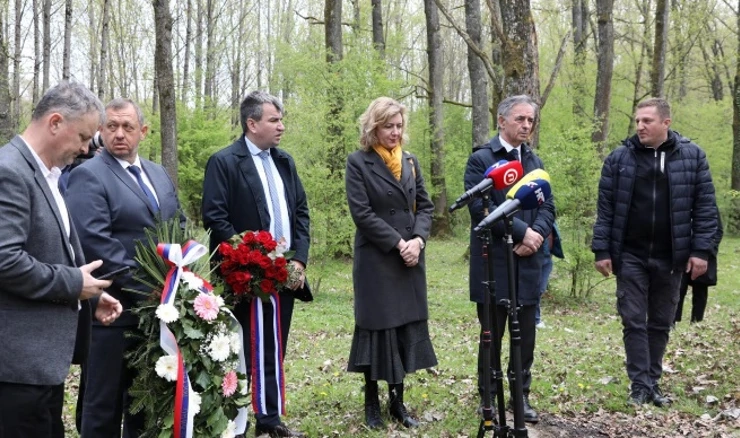  Pupovac s vodstvom SNV-a obišao sustav koncentracijskog logora Jasenovac 